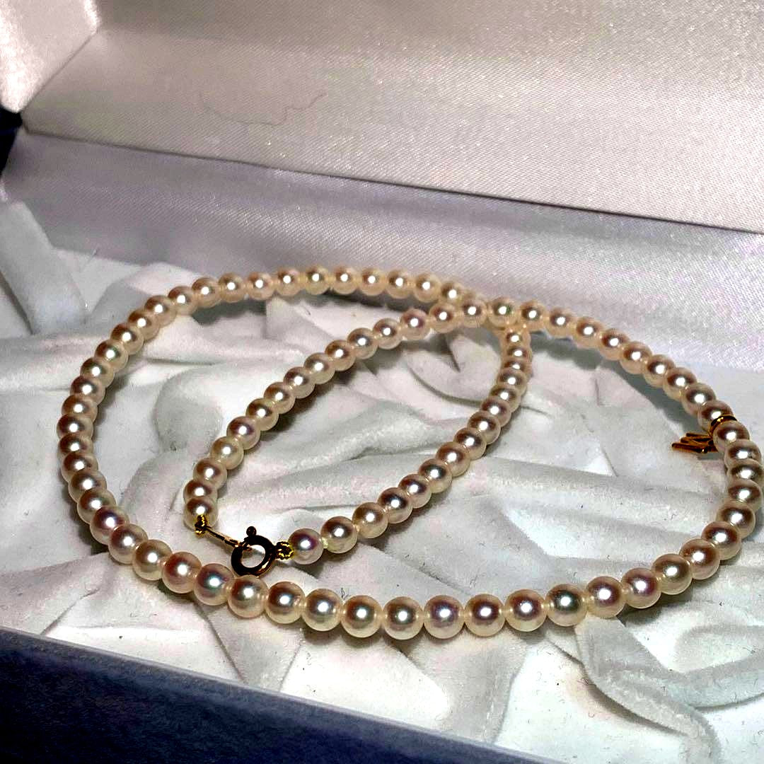 K18 18 karat Mikimoto M Charm Akoya pearl necklace with 4-4.5 mm pearls on 38.5 cm chain