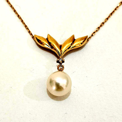 Micimoto pearl diamond necklace in 18K yellow gold with 40cm chain and 7.7mm pearl