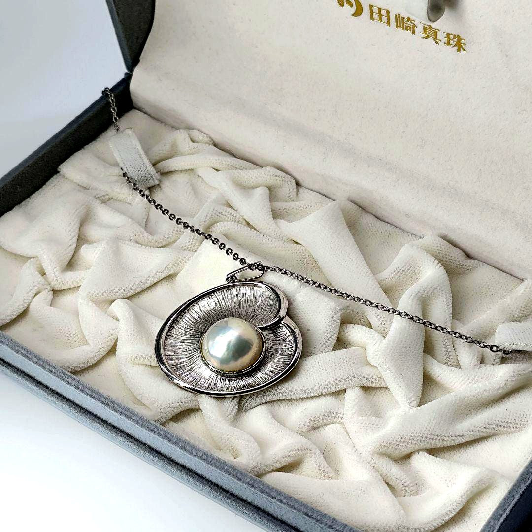 TASAKI Mabe Pearl Pendant with large 17.6mm pearl, rainbow luster, silver 925 chain