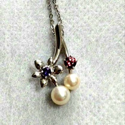 Tasaki pearl necklace with flower motif design made of Silver 925 featuring lustrous pearls