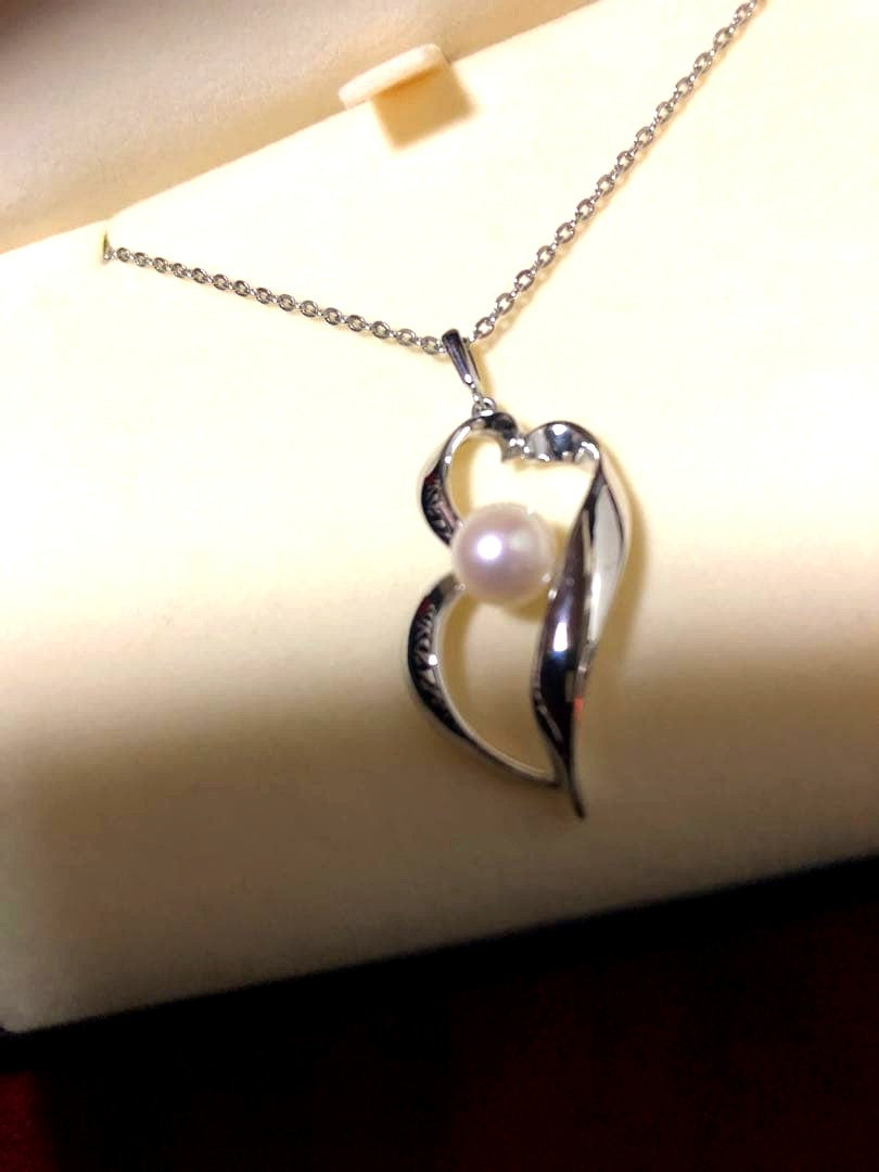 Mikimoto Pearl Necklace featuring a silver 925 link chain with a single pearl pendant