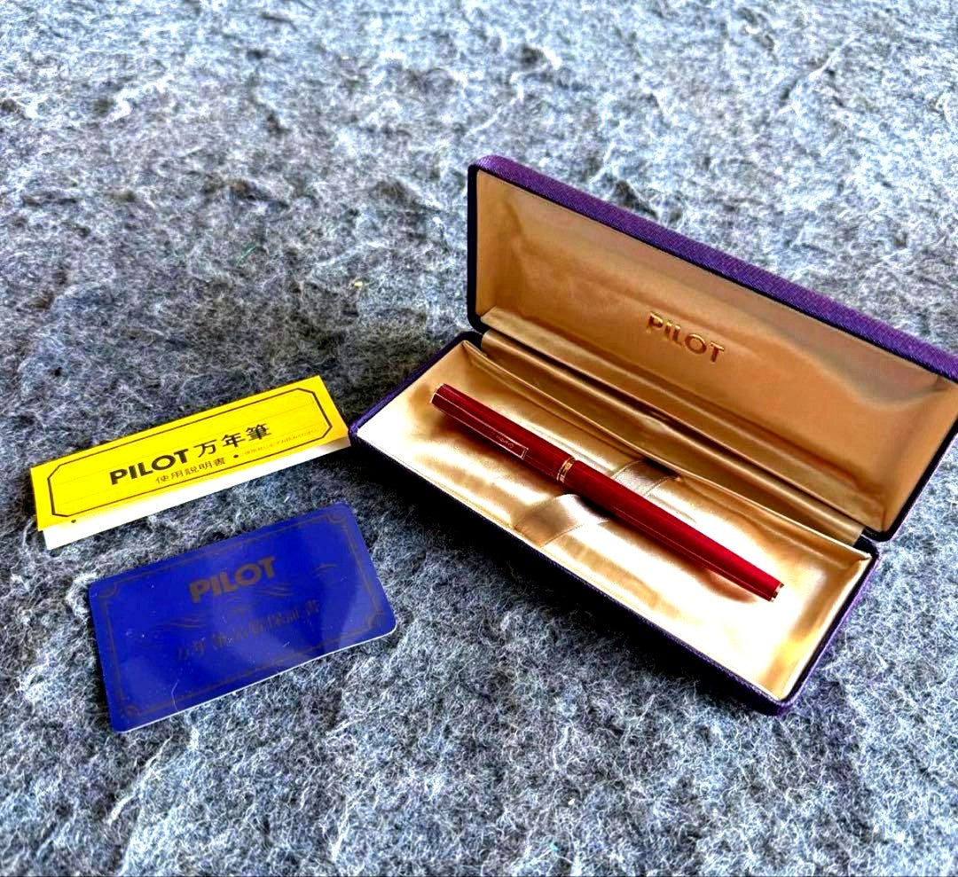 PILOT pen featuring a 14K gold nib with fountain pen and ballpoint pen functionality