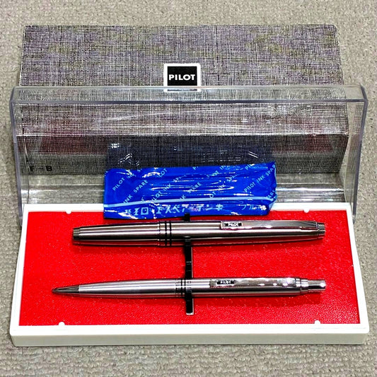 Pilot fountain pen and mechanical pencil set in silver and black with metal body and dedicated case