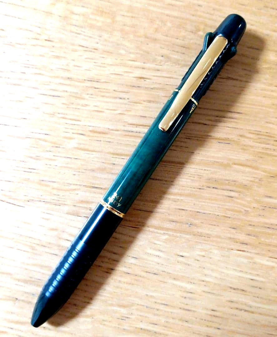 Pilot Midy 2+1 multi-function pen with dark green barrel and black and red ink tips