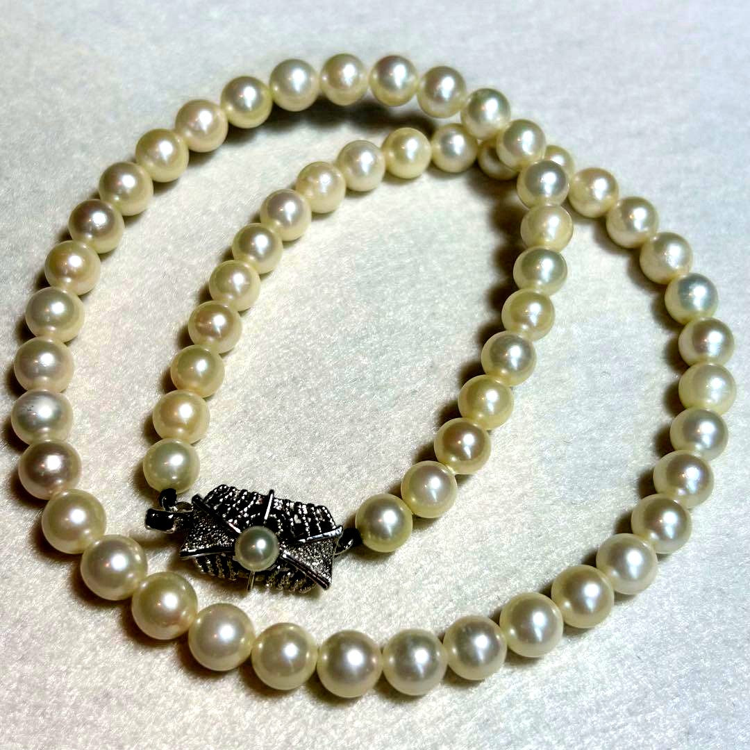 Akoya pearl necklace featuring 7mm to 6.5mm pearls on a 40cm strand with silver stamp