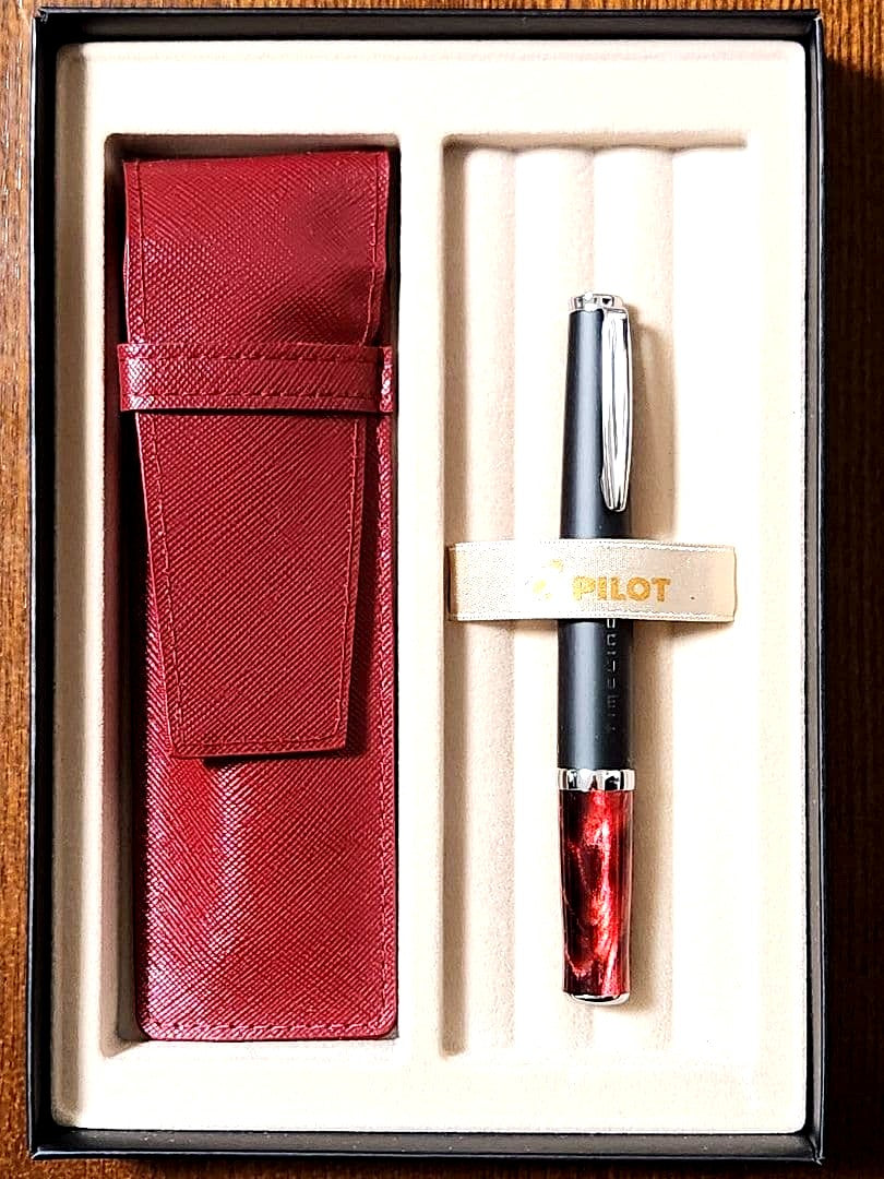 Red PILOT Z-GR-SBN pen with included case and instruction manual in new condition