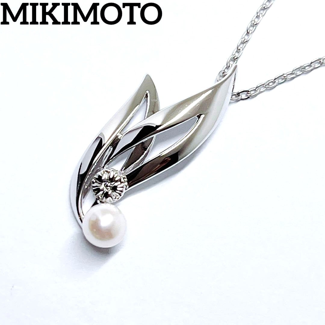 MIKIMOTO Baby Pearl Necklace with 5.1mm pearls and chrysanthemum mon pendant on silver chain