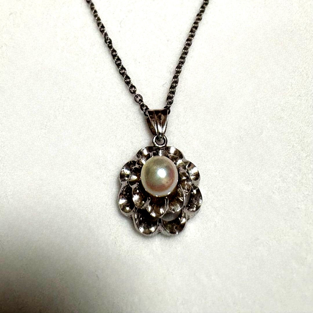 Mikimoto Showa Era antique pearl necklace with 45 cm platinum rhodium-coated chain and natural pearls