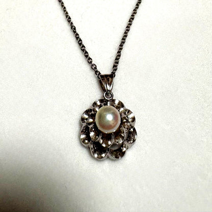 Mikimoto Showa Era antique pearl necklace with 45 cm platinum rhodium-coated chain and natural pearls