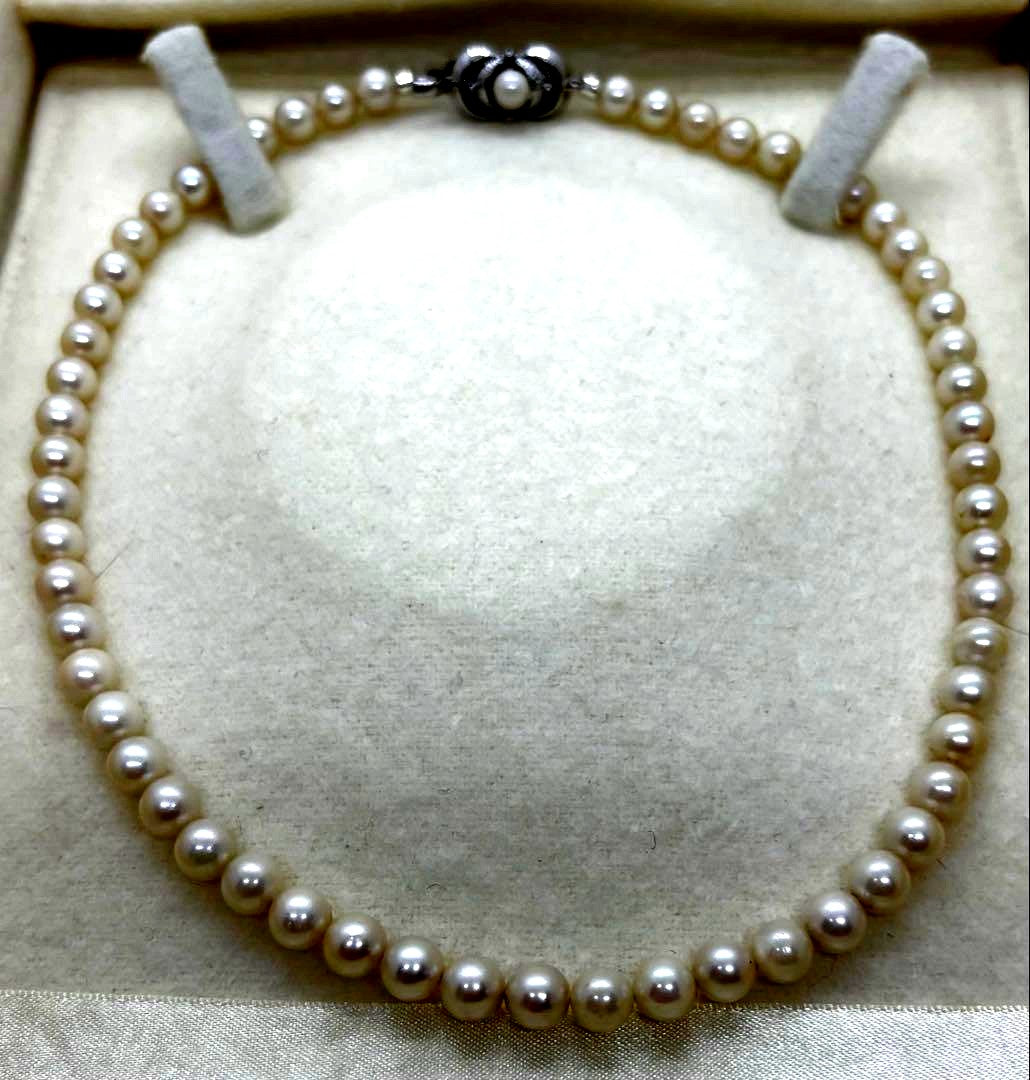 Akoya pearl necklace with 6-6.5 mm white pearls on a 40 cm strand