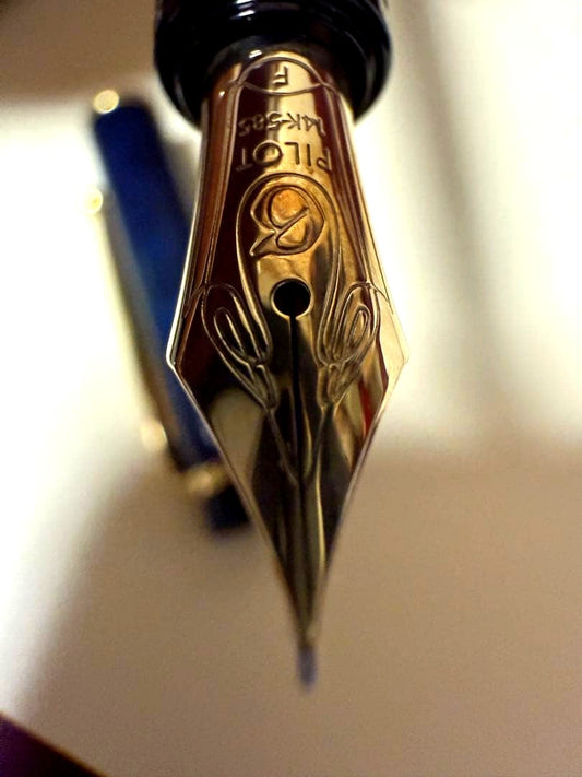 Pilot Pen GRANCE Blue Marble 14K fountain pen with blue marble barrel and gold accents