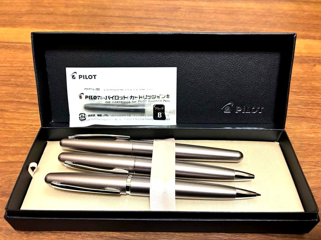 PILOT 3-piece set with fountain pen, ballpoint pen, and mechanical pencil in clean packaging