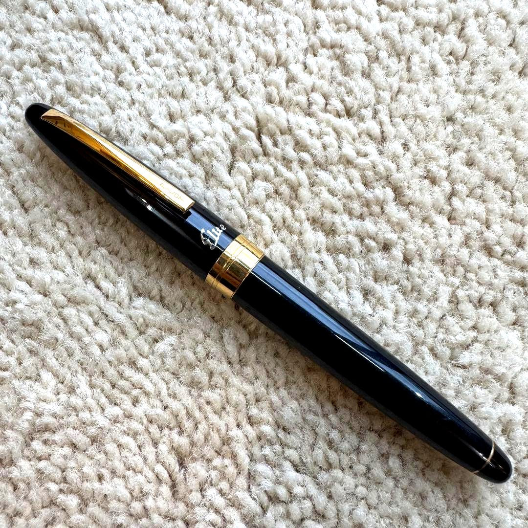 Used PILOT Elite fountain pen with 18K 750 gold material and no ink included