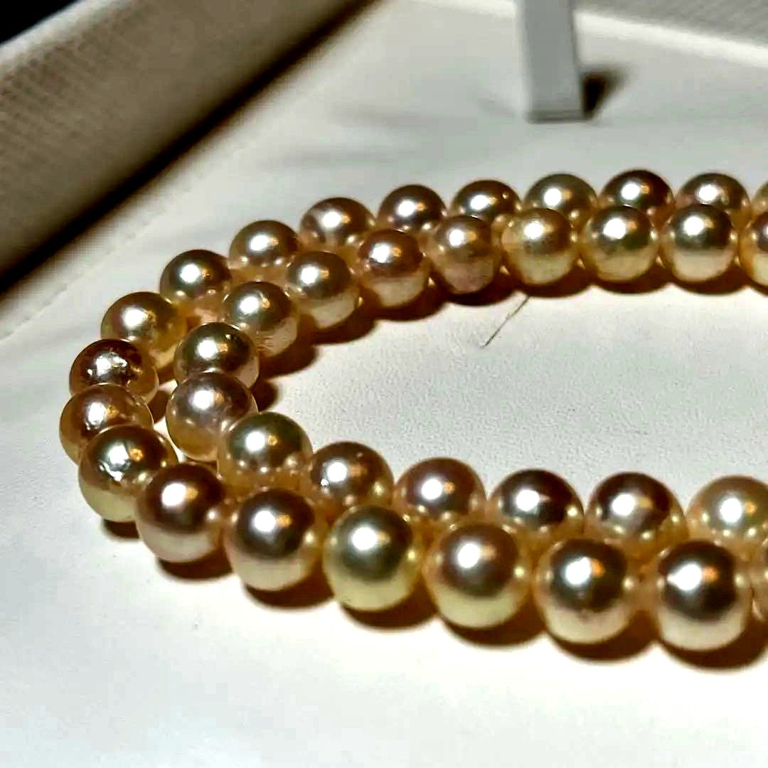 Akoya pearls necklace with 7.0-7.5mm white round pearls and silver stamp on a 42.5 cm chain