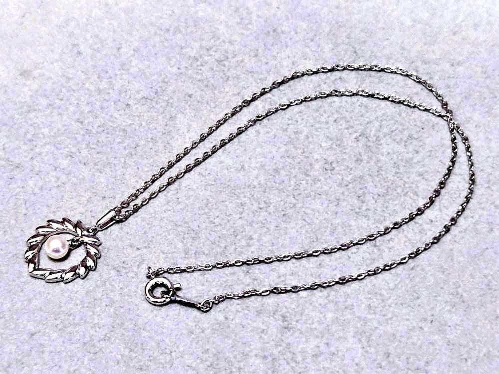 MIKIMOTO Akoya pearl silver necklace, 38 centimeters long with lustrous pearls