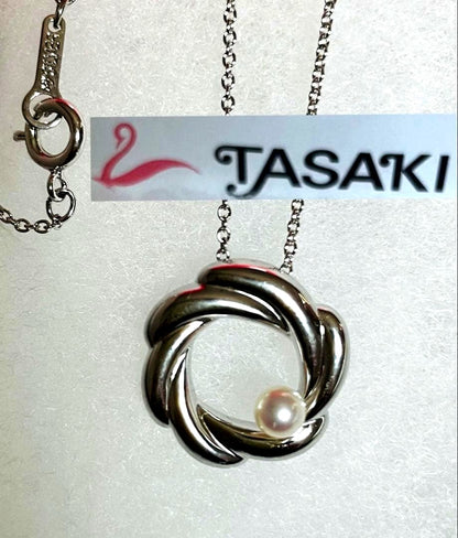 TASAKI Flora Pearl Necklace Pendant featuring a 4mm freshwater pearl and adjustable 38-41cm chain with removable top