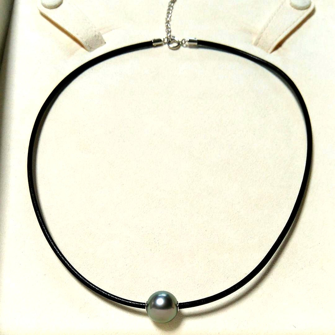 Mikimoto gray choker necklace featuring a single movable pearl, adjustable length 39 to 43 centimeters
