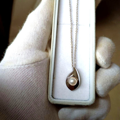 Tazaki Necklace featuring Puffy Mother-of-Pearl top design with maximum length of 23 cm and distinctive markings