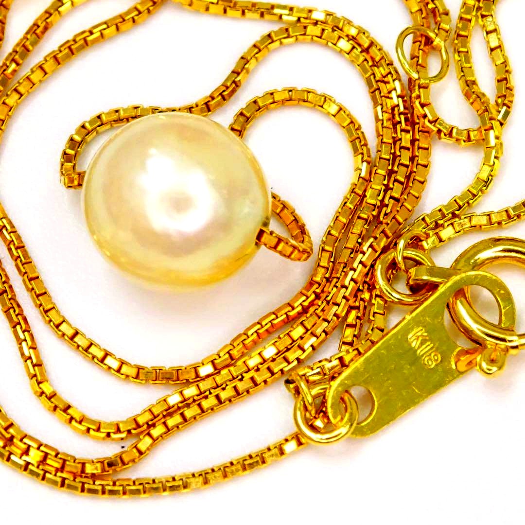 18K gold Akoya pearl pendant necklace with genuine pearl on a delicate gold chain