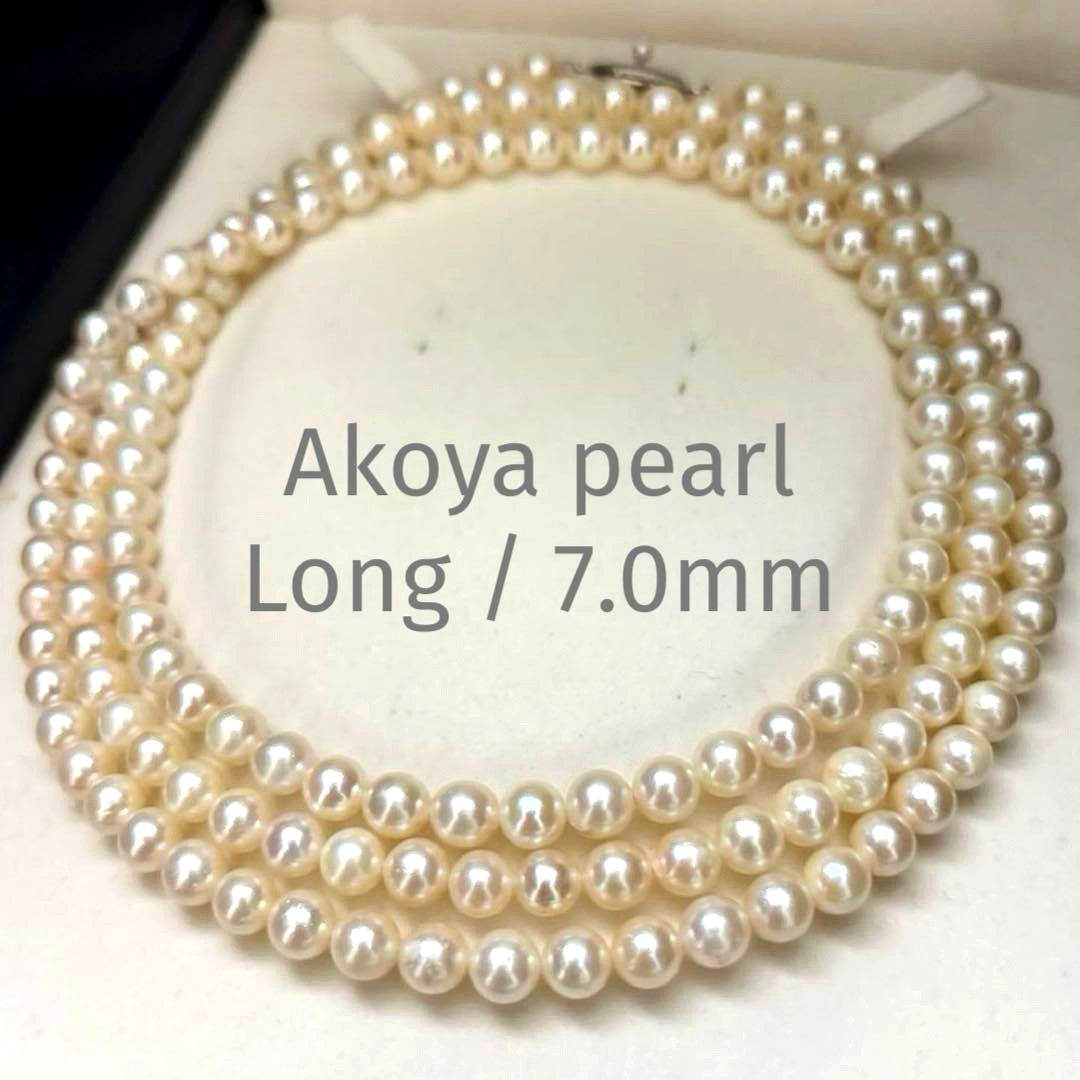 Long Akoya pearl necklace, 108cm length, 7mm pearls, 2-strand design, white pearls on a jewelry display