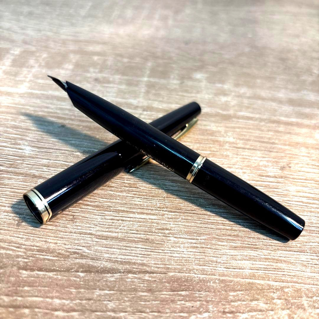 Pilot Short Fountain Pen in black and gold with 14k nib, elegant design and compact size