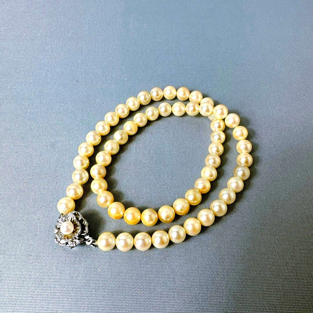 Honestone Akoya pearl necklace with 7mm white beads and silver parts on a white background