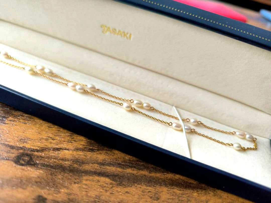 Tasaki K18 gold station necklace with white pearls on a 39 cm chain displayed on a white background