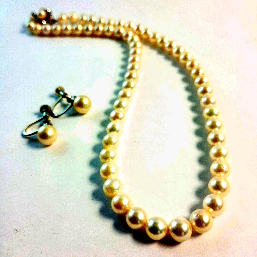 Akoya Pearl Necklace and Earrings Set PN1010 white pearls, 39 cm necklace with matching earrings