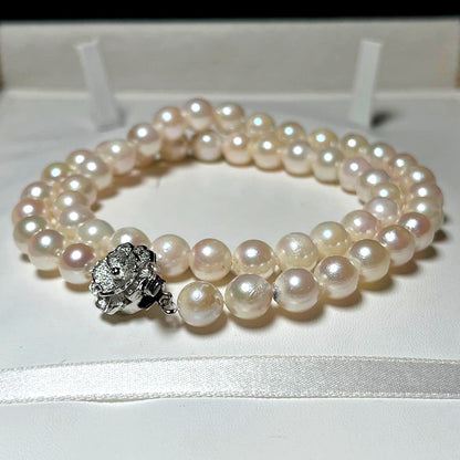 Akoya pearl necklace with round white pearls sized 7.7-7.9mm on a 43cm silver chain