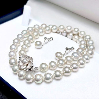 Natural Akoya pearl necklace and matching earrings with white 7.5 mm pearls