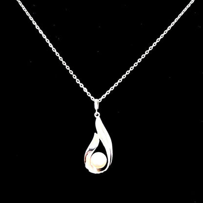 MIKIMOTO silver necklace with a 40cm chain and a pearl drop charm measuring 3 x 1.2 cm