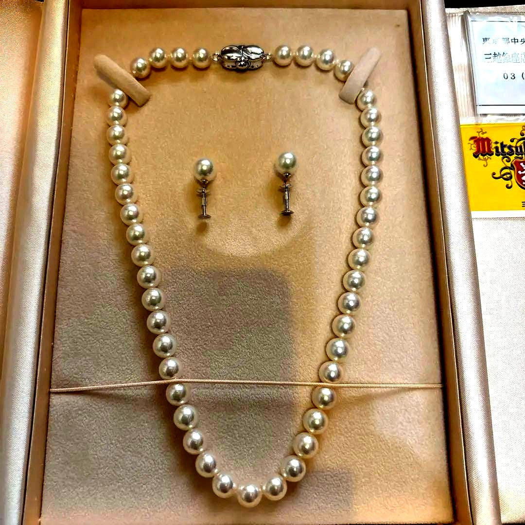 Akoya pearl earring set with light pink 8.0-8.5mm pearls mounted in platinum