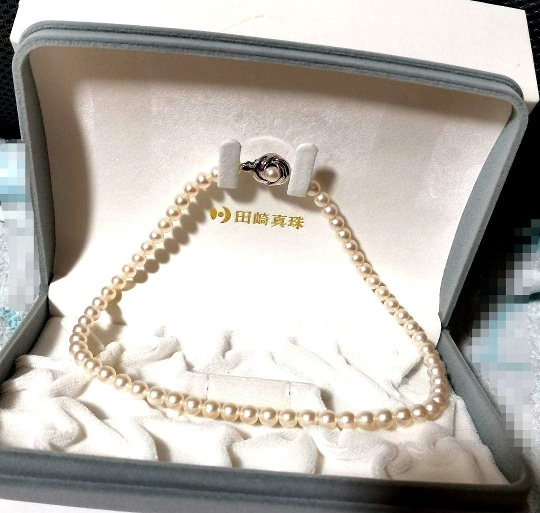 Tasaki Pearl Necklace 42 cm length with round 6.5 to 7 mm white pearls on a delicate string