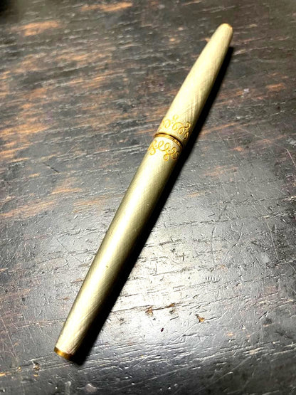 Pilot Fountain Pen 14K Aging Present with gold nib and sleek black barrel, 132mm length