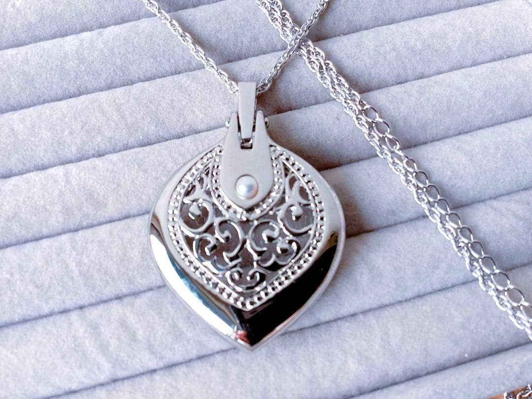 MIKIMOTO Genuine Pearl Loupe Magnifier Long Necklace measuring 75-85 cm with pearl and magnifying loupe