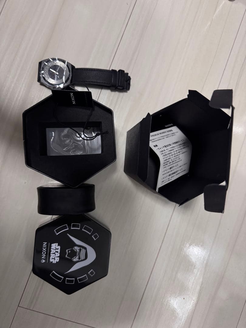 NIXON スターウォーズコラボモデル Quartz Men's Watch — Japanese