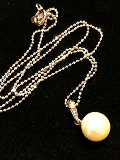 Akoya pearl white flower-shaped pendant necklace with perfect round pearl on 40cm 925 silver chain