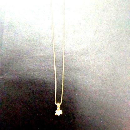 Agete Triangle Diamond Necklace with sparkling diamonds on a 40 centimeter chain