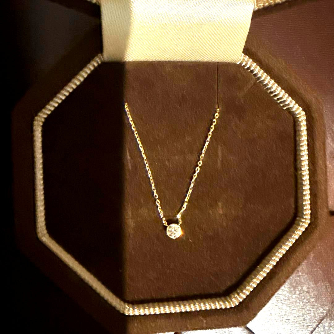 Agete K18 gold necklace featuring a 0.1ct diamond pendant in original condition
