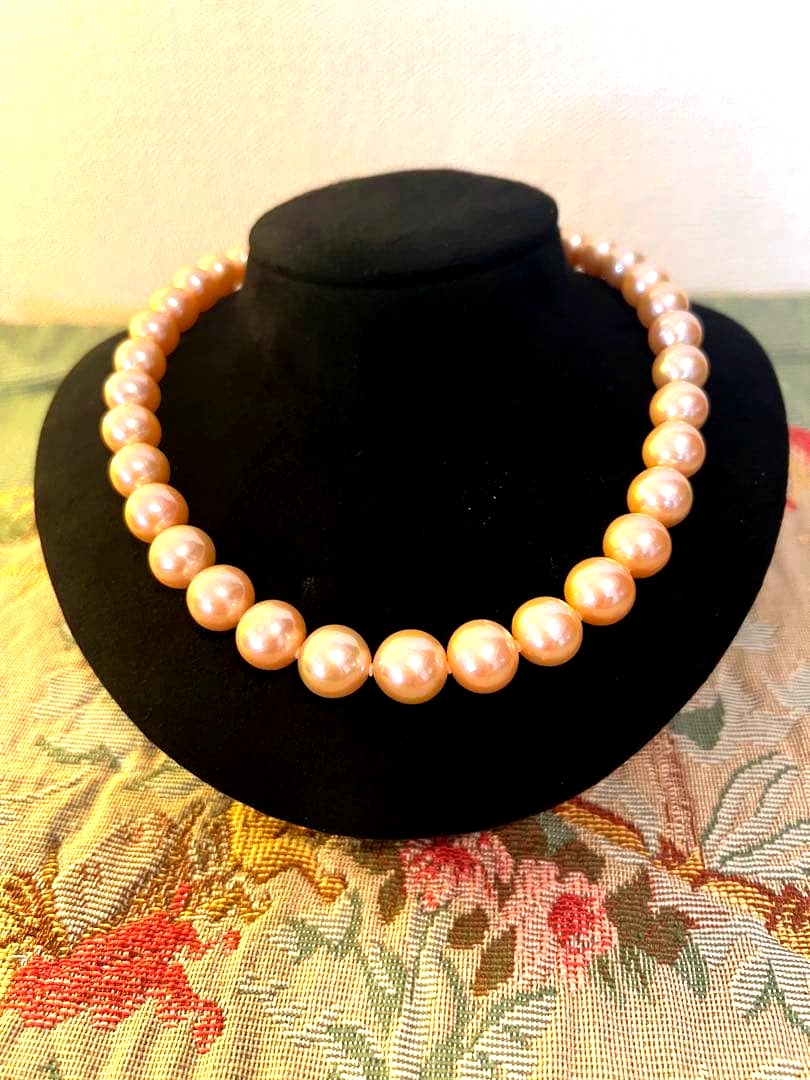 SV hollow nucleated natural freshwater pearl necklace in pale pink with silver clasp, 43.5 cm length, 12 mm to 10 mm pearls