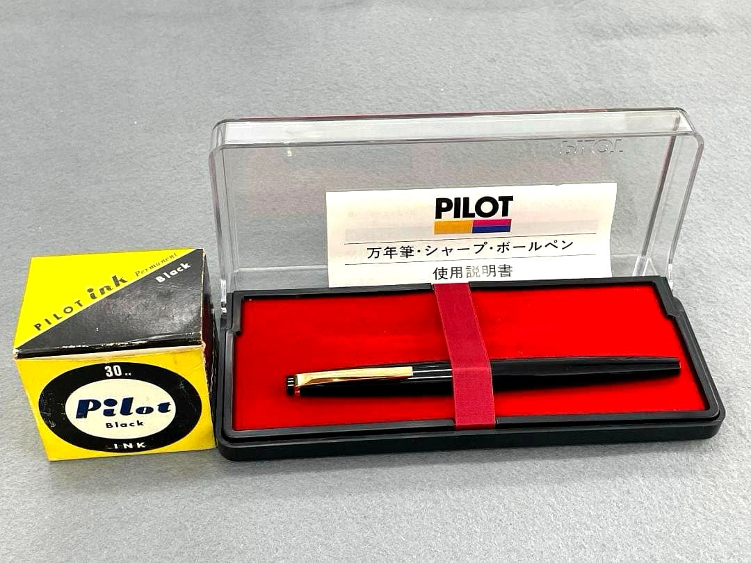 Pilot super quality black fountain pen with gold decoration, black ink bottle, dedicated case, and instruction manual