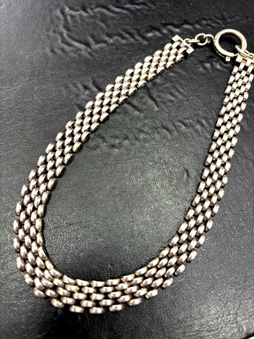 Close-up of Agate Agat Super Rare Silver Necklace weighing 42.2g with approx. 30cm length