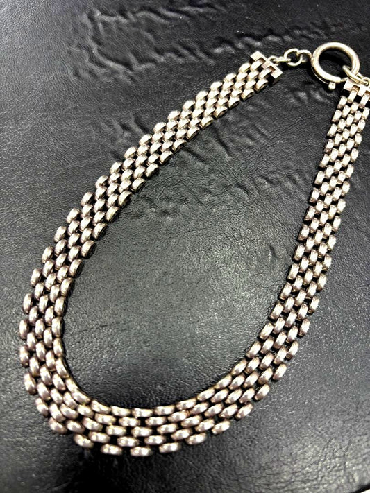 Close-up of Agate Agat Super Rare Silver Necklace weighing 42.2g with approx. 30cm length