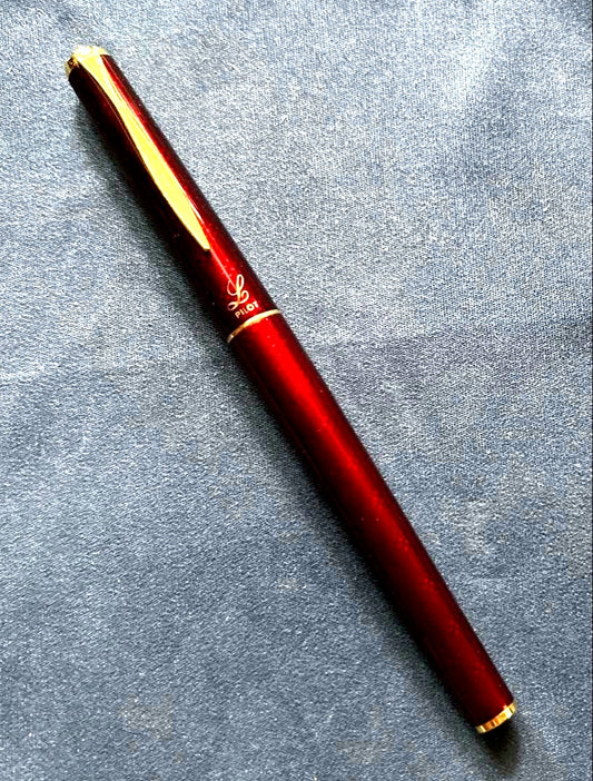 Showa Retro PILOT Pilot L Fountain Pen in red with 14K gold and gold-colored clip
