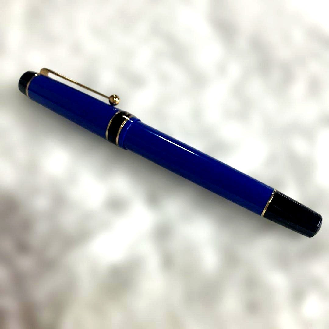 Discontinued PILOT Lucina fountain pen in navy with fine nib, shown in excellent condition