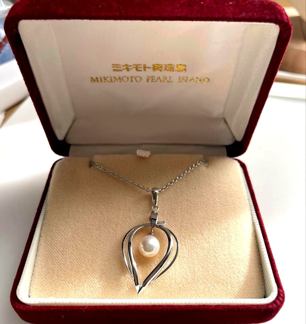 MIKIMOTO PEARL ISLAND Necklace #3b with 40 cm length displayed on a white background