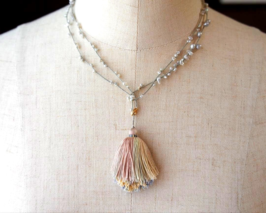 Kum Akoya pearl and Keshi pearl necklace on silk cord with tassel, total length 83 cm