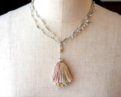 Kum Akoya pearl and Keshi pearl necklace on silk cord with tassel, total length 83 cm