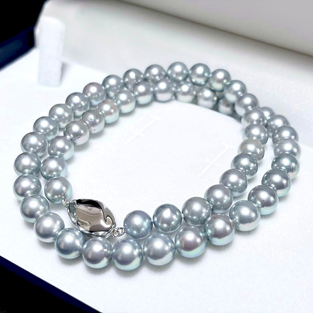 Akoya pearl necklace with silver clasp and blue grey pearls measuring 7.5-7.9mm, 43cm long