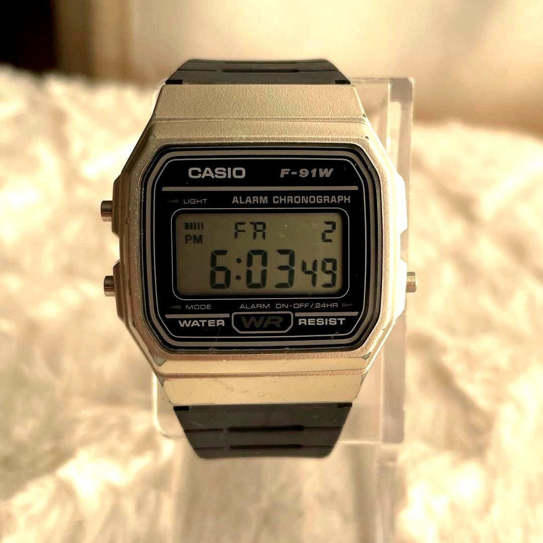 Used Casio Watch Model 3425 with mechanical movement and adjustable strap from 5.5 to 8.7 inches